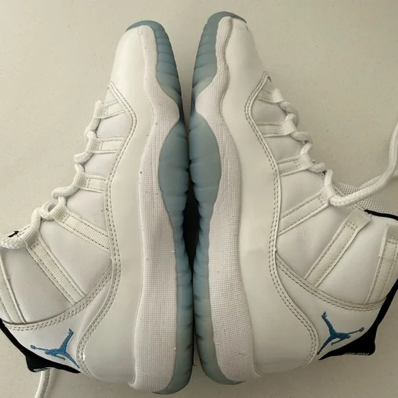 Aid Jordan Retro 11 Youth White and Blue Sneakers - Size 5 - Picture 4 of 10